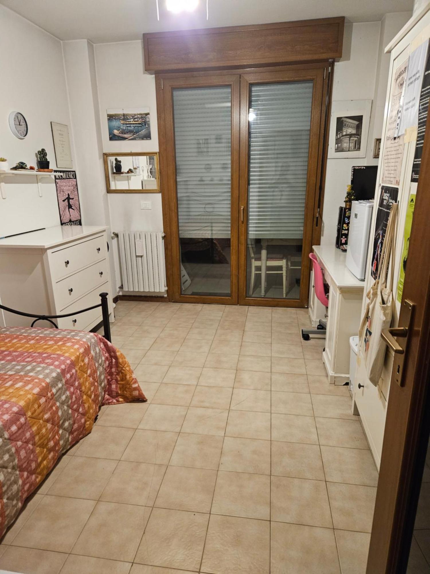 Stanza In Appartamento Privato Zona San Vitale Bologna Kültér fotó