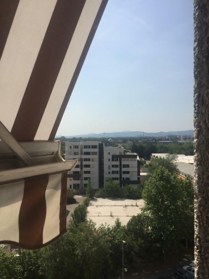 Stanza In Appartamento Privato Zona San Vitale Bologna Kültér fotó